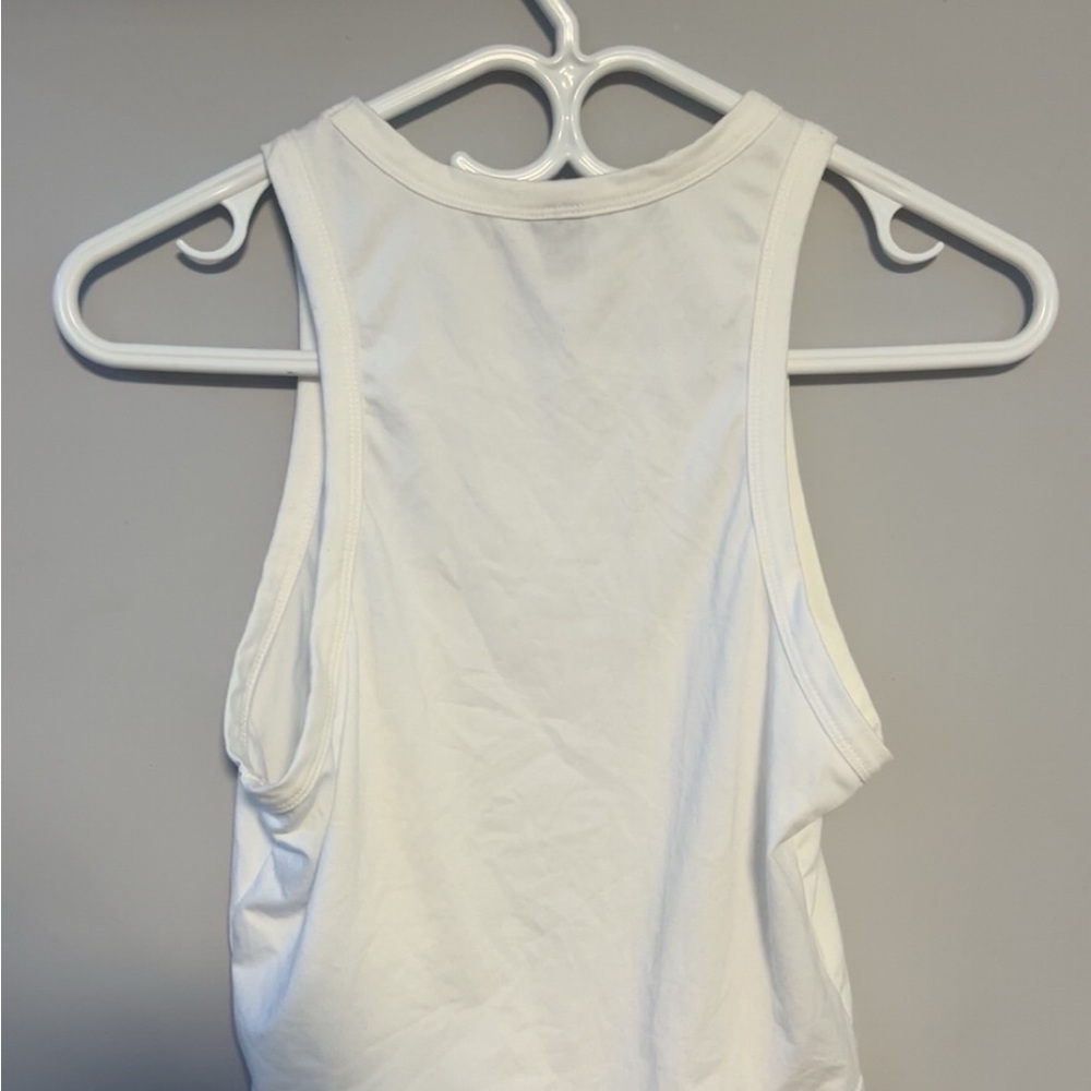 SHEIN 4pcs Pack Crew Neck Tank Tops - Picture 8 of 10